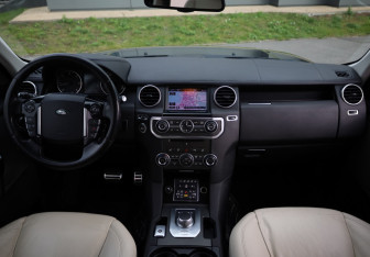 Подержанный автомобиль Land Rover Discovery 2012 года (11 фото)