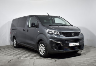 Подержанный автомобиль Peugeot Traveller 2018 года (3 фото)