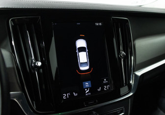 Подержанный автомобиль Volvo S90 2019 года (17 фото)