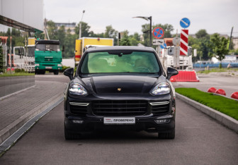 Подержанный автомобиль Porsche Cayenne 2014 года (4 фото)