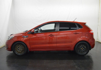 Подержанный автомобиль Kia Rio Hatchback 2014 года (8 фото)