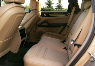 Подержанный автомобиль Porsche Cayenne 2018 года (20 фото)