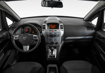 Подержанный автомобиль Opel Zafira Compactvan 2012 года (10 фото)