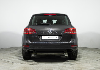 Подержанный автомобиль Volkswagen Touareg 2012 года (6 фото)