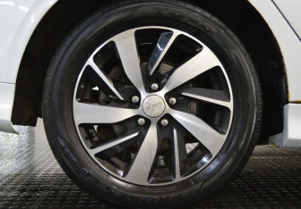 Подержанный автомобиль Ford Focus Hatchback 2013 года (9 фото)