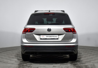 Подержанный автомобиль Volkswagen Tiguan 2019 года (6 фото)