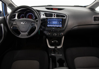 Подержанный автомобиль Kia Ceed Hatchback 2013 года (9 фото)