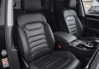 Подержанный автомобиль Volkswagen Touareg 2021 года (29 фото)