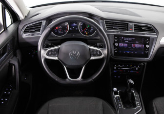 Подержанный автомобиль Volkswagen Tiguan 2021 года (10 фото)