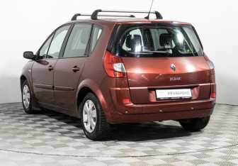 Подержанный автомобиль Renault Scenic 2008 года (7 фото)