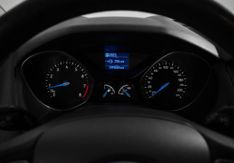 Подержанный автомобиль Ford Focus Hatchback 2015 года (18 фото)