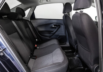 Подержанный автомобиль Volkswagen Polo Sedan 2015 года (17 фото)