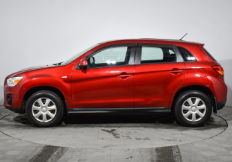 Подержанный автомобиль Mitsubishi ASX 2013 года (8 фото)