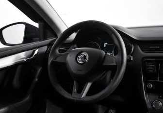 Подержанный автомобиль Skoda Octavia Liftback 2017 года (15 фото)
