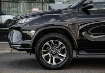 Подержанный автомобиль Toyota Fortuner 2021 года (10 фото)