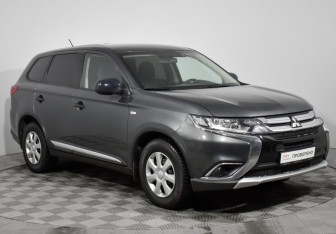 Подержанный автомобиль Mitsubishi Outlander 2016 года (3 фото)
