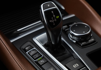 Подержанный автомобиль BMW X6 2016 года (20 фото)