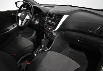 Подержанный автомобиль Hyundai Solaris Sedan 2011 года (13 фото)