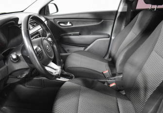 Подержанный автомобиль Kia Rio Hatchback 2019 года (10 фото)