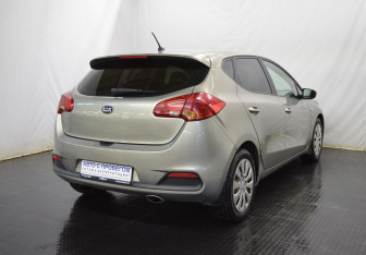 Подержанный автомобиль Kia Ceed Hatchback 2015 года (5 фото)