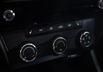 Подержанный автомобиль Skoda Octavia Liftback 2018 года (14 фото)