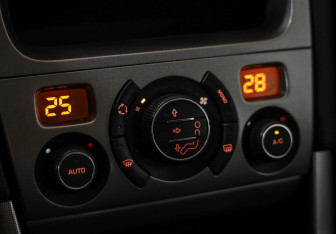 Подержанный автомобиль Peugeot 308 Hatchback 2008 года (14 фото)