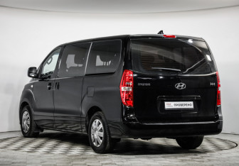Подержанный автомобиль Hyundai H-1 2018 года (7 фото)