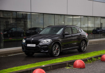 Подержанный автомобиль BMW X4 2021 года (3 фото)
