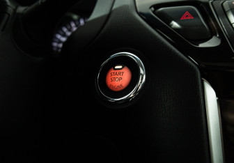 Подержанный автомобиль Nissan Pathfinder 2014 года (23 фото)