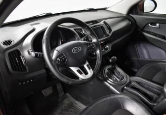 Подержанный автомобиль Kia Sportage 2011 года (9 фото)