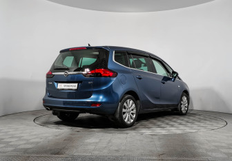 Подержанный автомобиль Opel Zafira Compactvan 2014 года (5 фото)