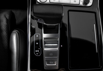 Подержанный автомобиль Audi Q8 2019 года (12 фото)