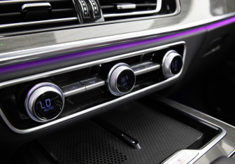 Подержанный автомобиль Hongqi HS5 2023 года (12 фото)