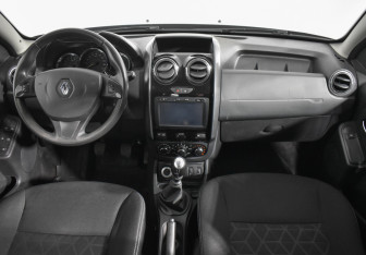 Подержанный автомобиль Renault Duster 2017 года (13 фото)