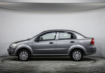 Подержанный автомобиль Chevrolet Aveo Sedan 2010 года (8 фото)