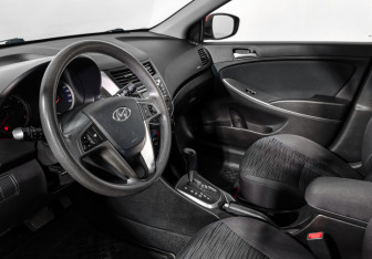 Подержанный автомобиль Hyundai Solaris Hatchback 2016 года (9 фото)