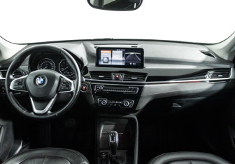 Подержанный автомобиль BMW X1 2017 года (13 фото)