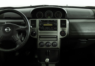 Подержанный автомобиль Nissan X-Trail 2006 года (14 фото)