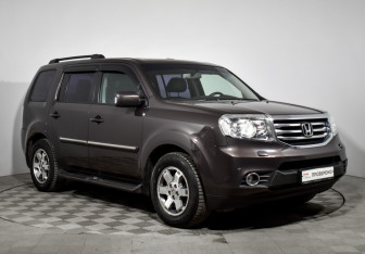 Подержанный автомобиль Honda Pilot 2013 года (3 фото)