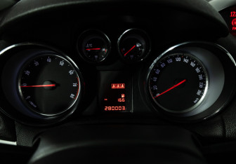 Подержанный автомобиль Opel Mokka 2014 года (12 фото)