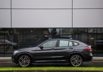 Подержанный автомобиль BMW X4 2021 года (9 фото)