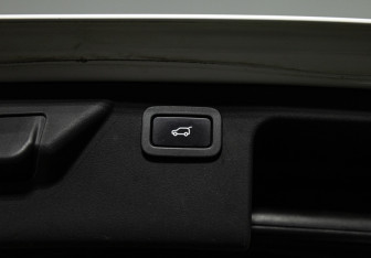 Подержанный автомобиль Land Rover Discovery Sport 2016 года (18 фото)