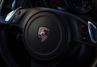 Подержанный автомобиль Porsche Cayenne 2012 года (15 фото)