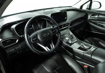 Подержанный автомобиль Hyundai Santa Fe 2021 года (11 фото)