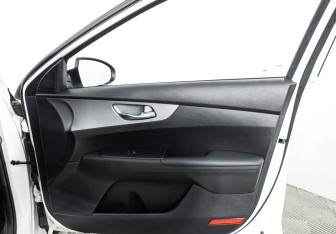 Подержанный автомобиль Kia K3 Sedan 2021 года (28 фото)