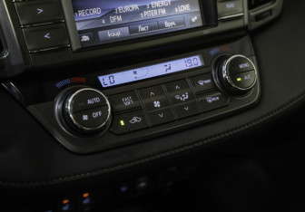 Подержанный автомобиль Toyota RAV4 2014 года (16 фото)