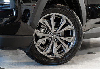 Новый Toyota RAV4 2025 (11 фото)