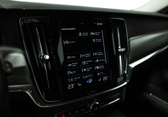 Подержанный автомобиль Volvo V90 2020 года (16 фото)