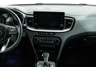 Подержанный автомобиль Kia Ceed Wagon 2020 года (14 фото)