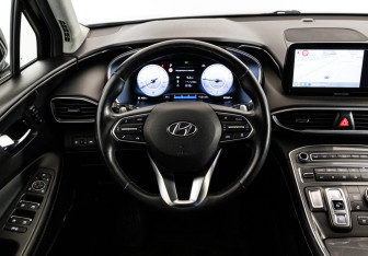 Подержанный автомобиль Hyundai Santa Fe 2021 года (14 фото)